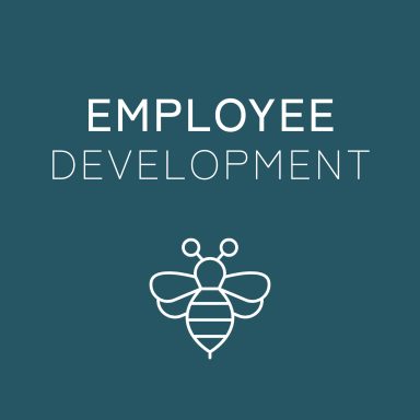 Text mit den Worten "Employee Development" und einer Biene als grafisches Element.